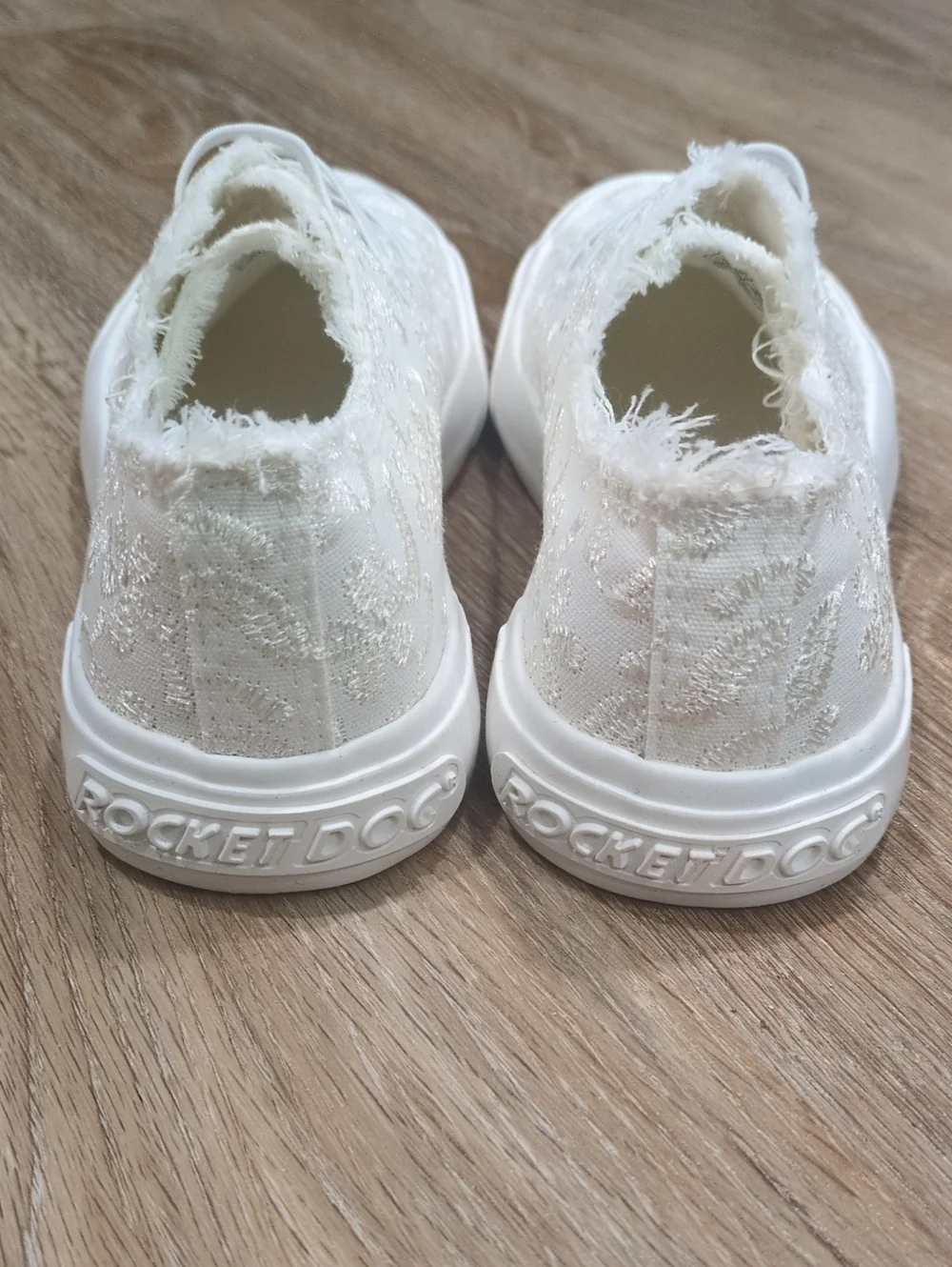👟❤️😎NIB Rocket Dog Cream/White Lace Slip-On Sneakers Women's size 6.5👟❤️😎